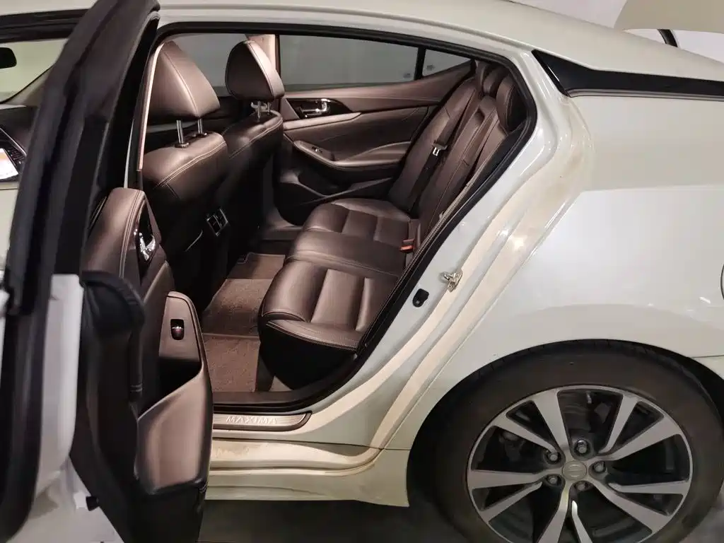 Nissan Cima — миниатюра 15