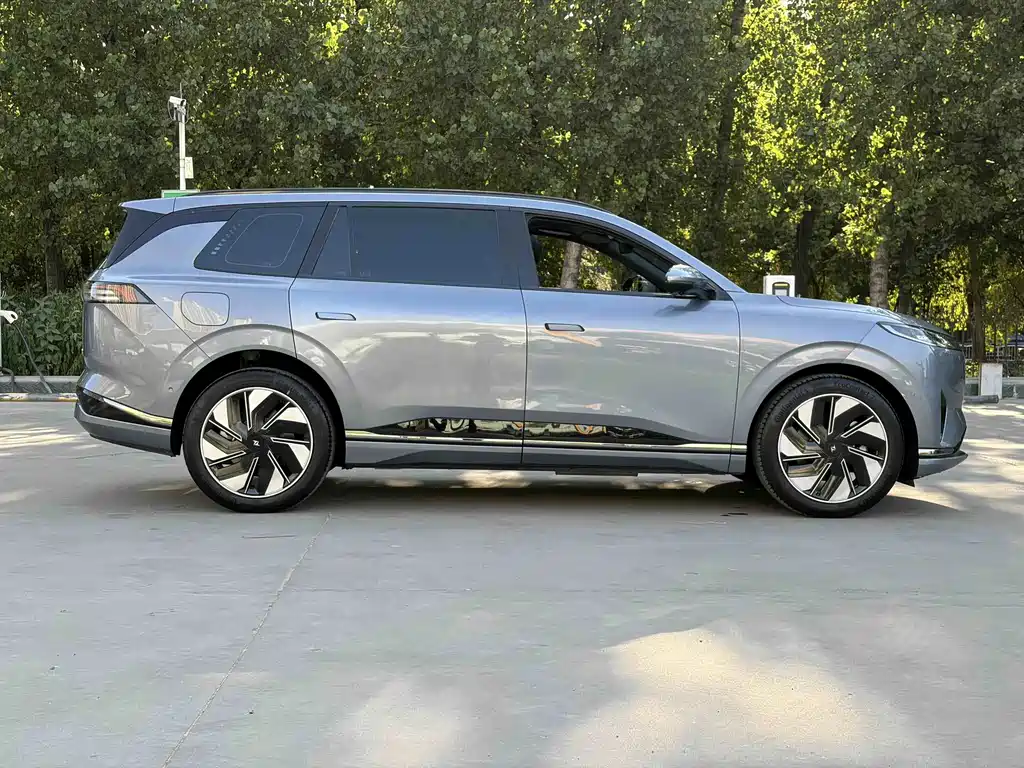 Dongfeng eπ008 2024 210Max 6 мест