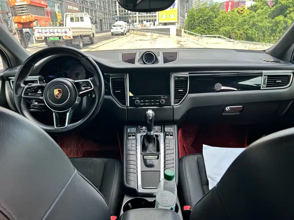 Porsche Macan — миниатюра 13