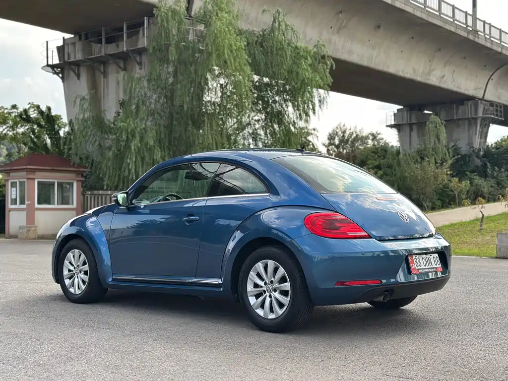 VOLKSWAGEN BEETLE