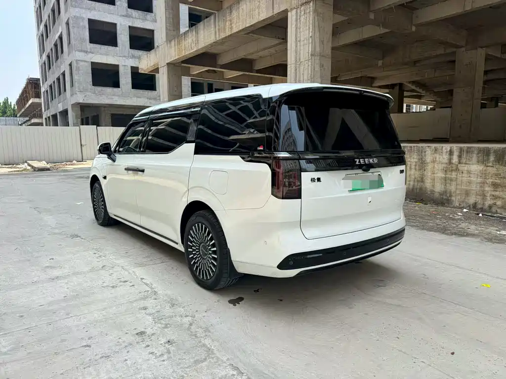 Zeekr 009 2024 мест 108kWh