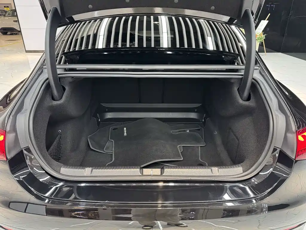 Mercedes-Benz EQE AMG — миниатюра 9