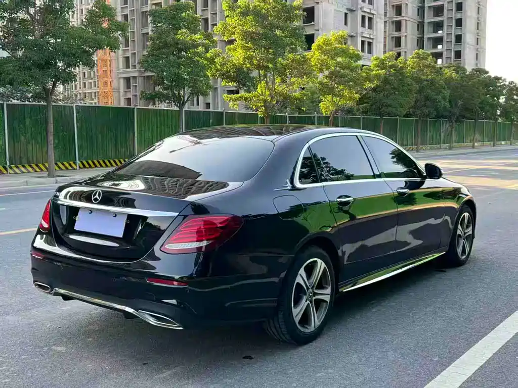 Mercedes-Benz E-Class — миниатюра 9