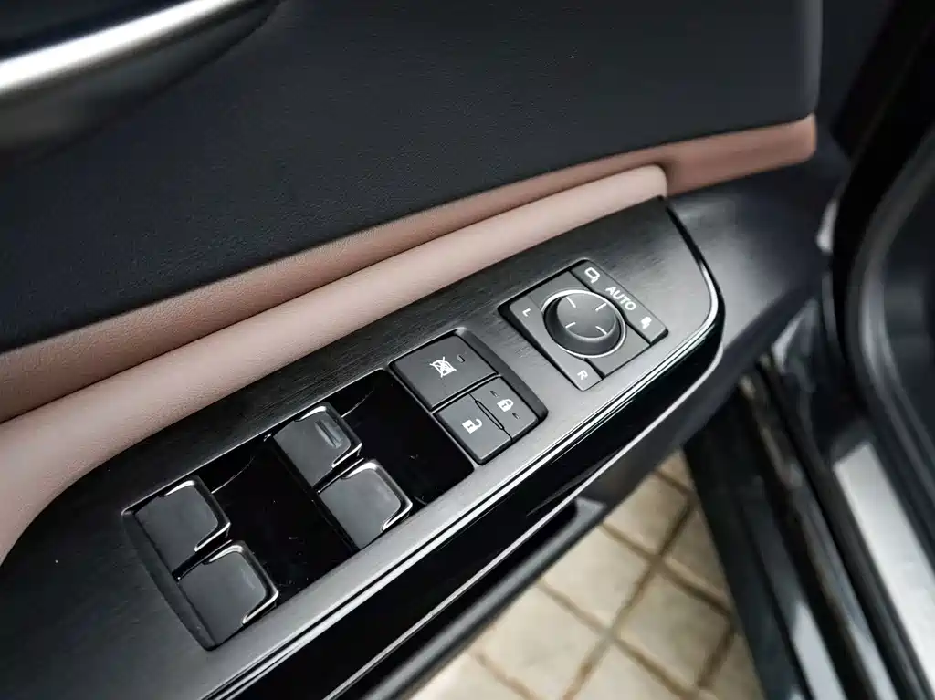 Lexus ES — миниатюра 11