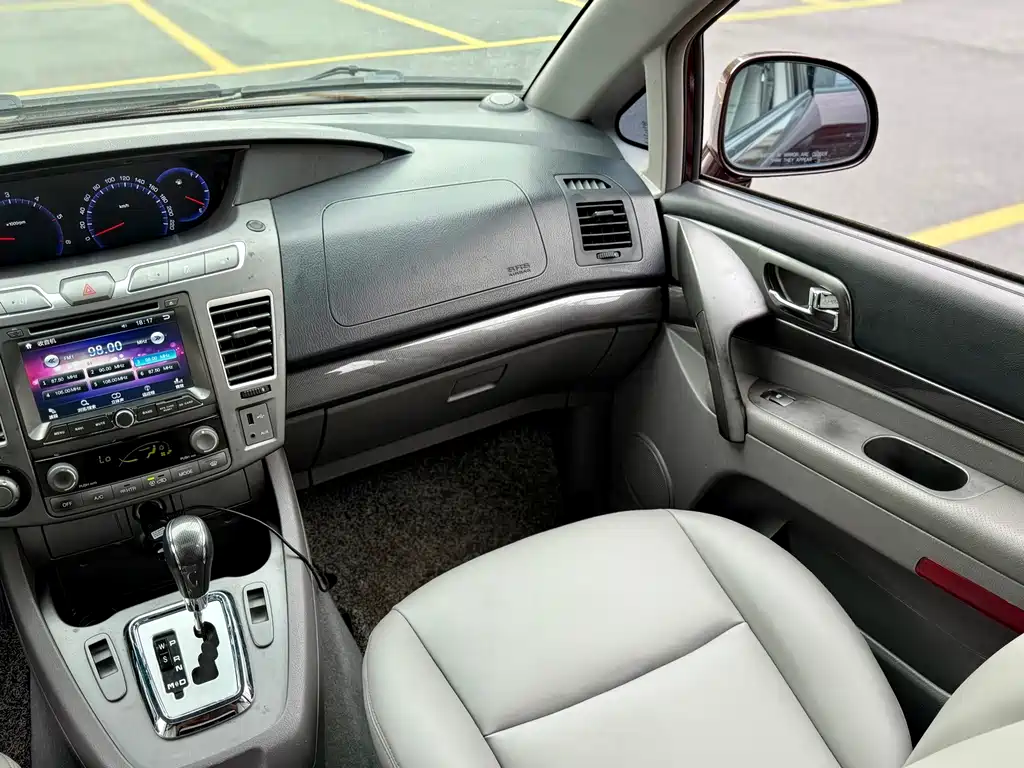 SsangYong Rodius — миниатюра 23