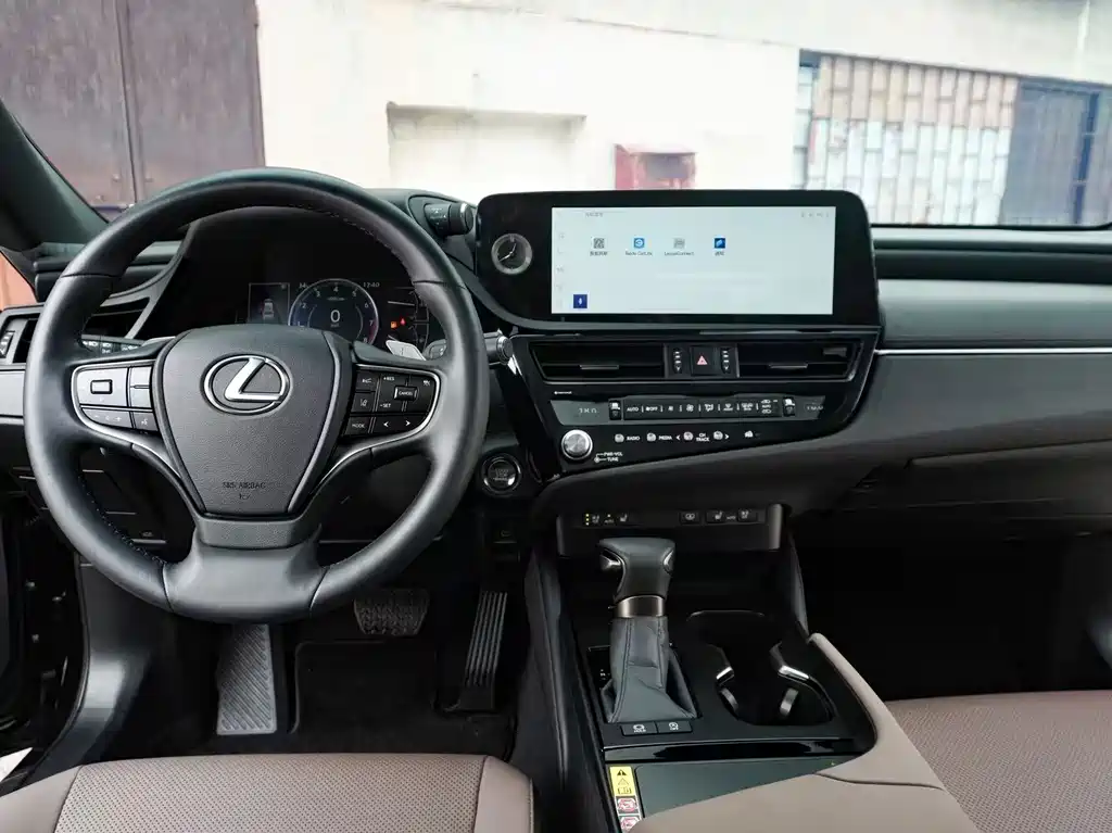 Lexus ES — миниатюра 22