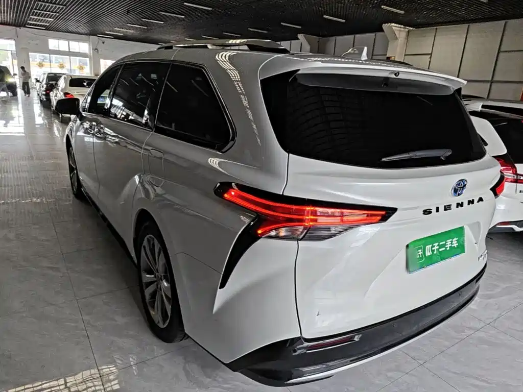 Toyota Sienna — миниатюра 5