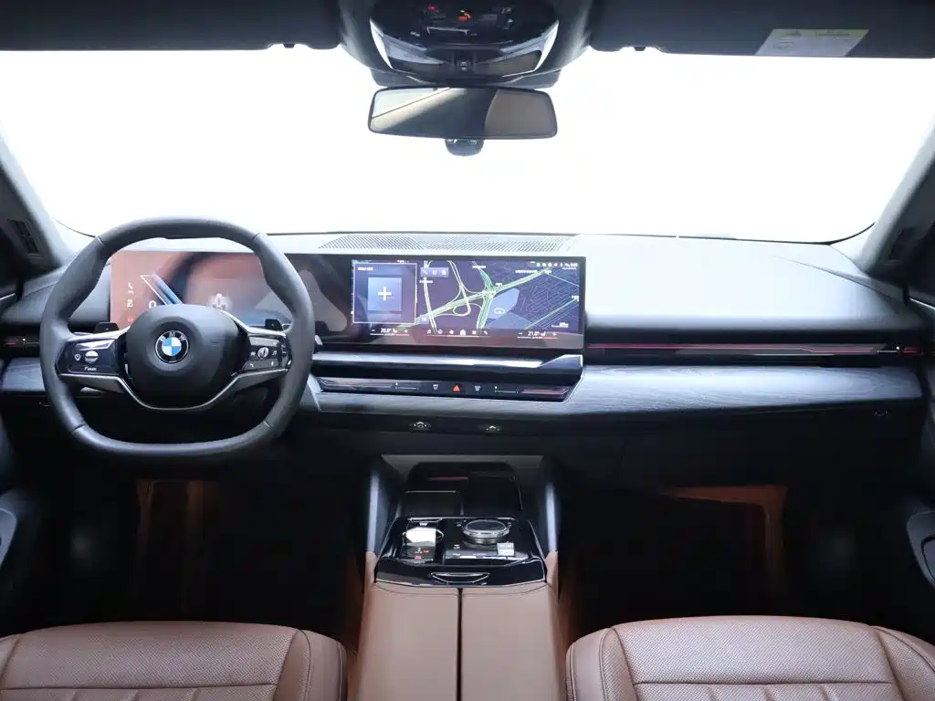BMW 5 Series — миниатюра 13