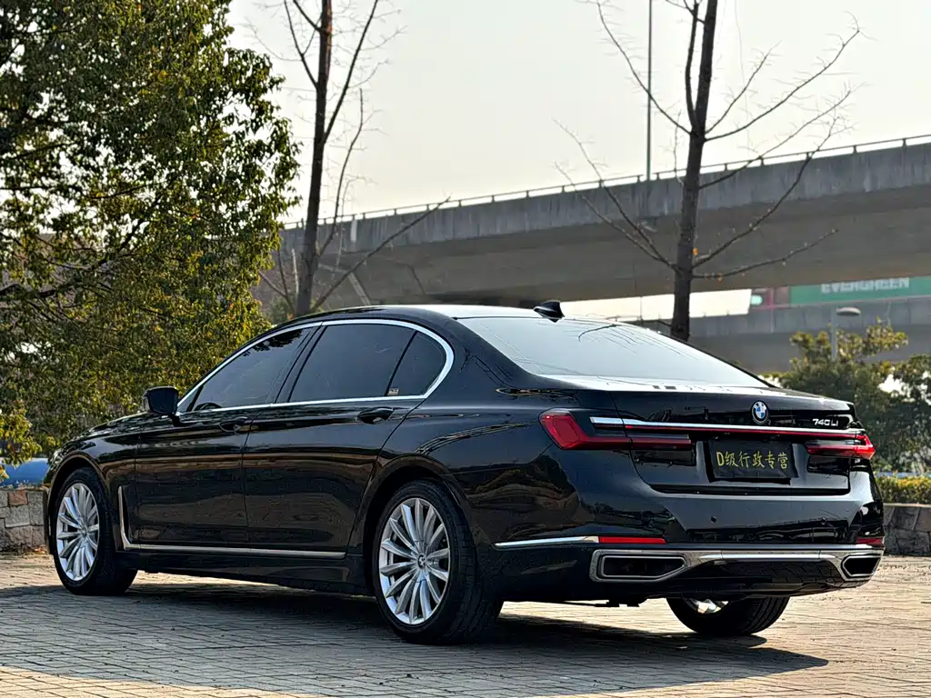 BMW 7 SERIES