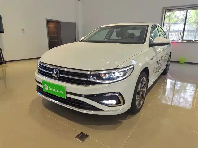 VOLKSWAGEN BORA 2024