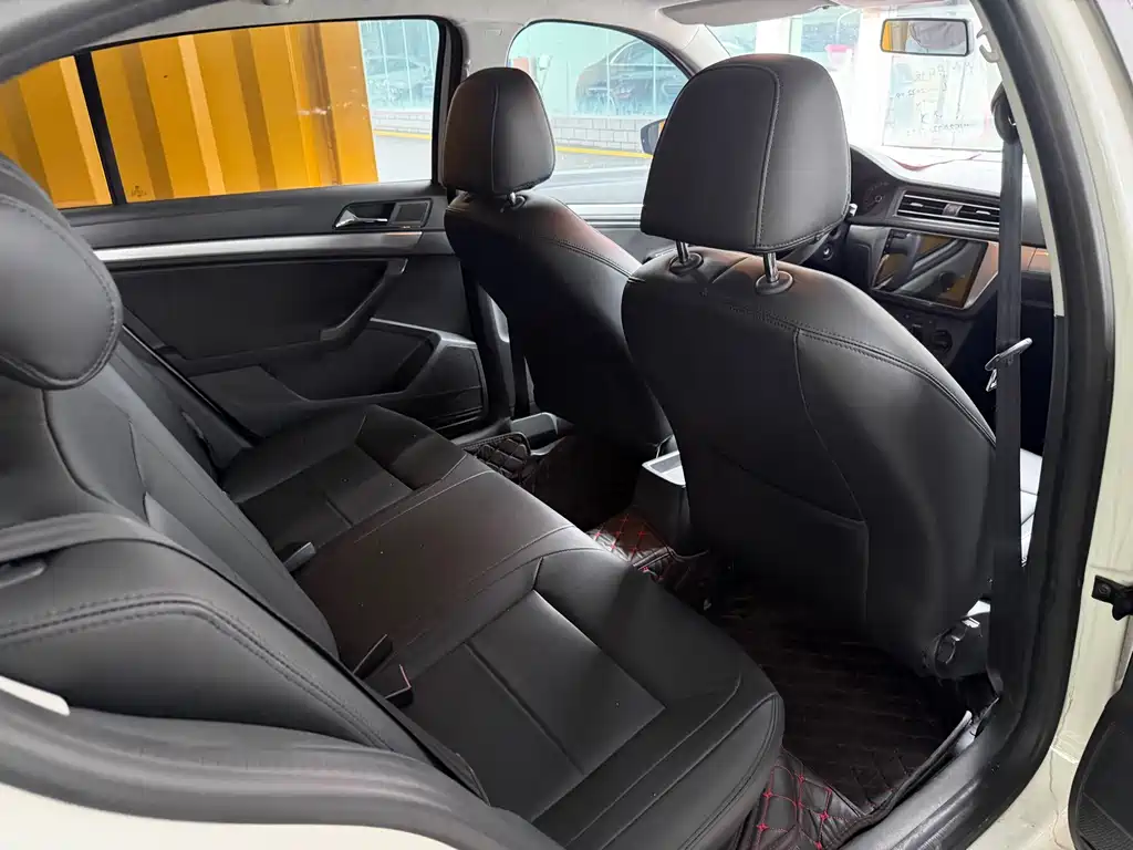 Volkswagen Lavida — миниатюра 6