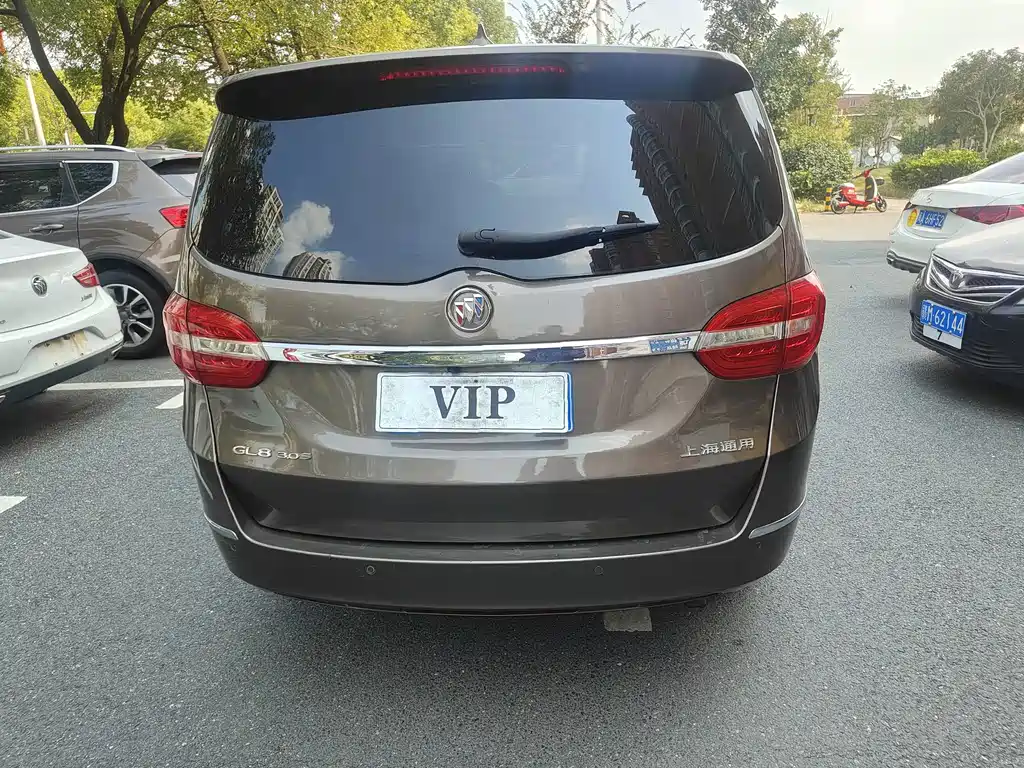 Buick GL8 — миниатюра 8