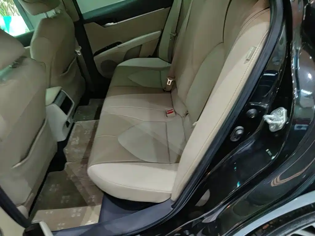 Toyota Camry — миниатюра 17