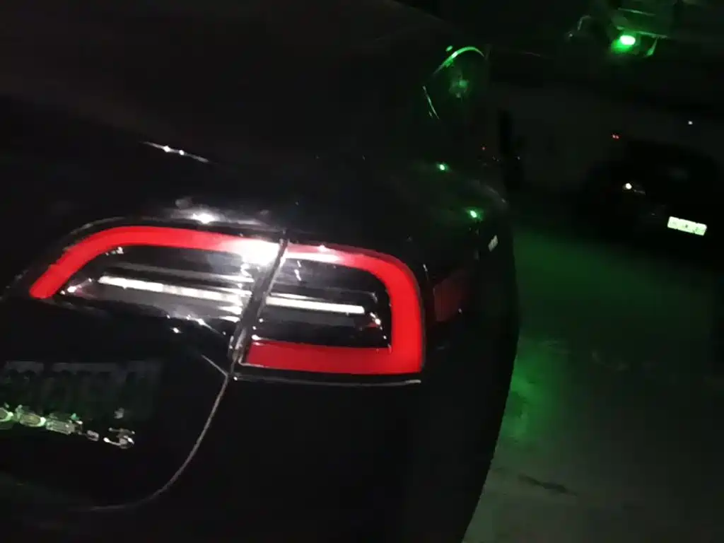 Tesla Model 3 — миниатюра 8
