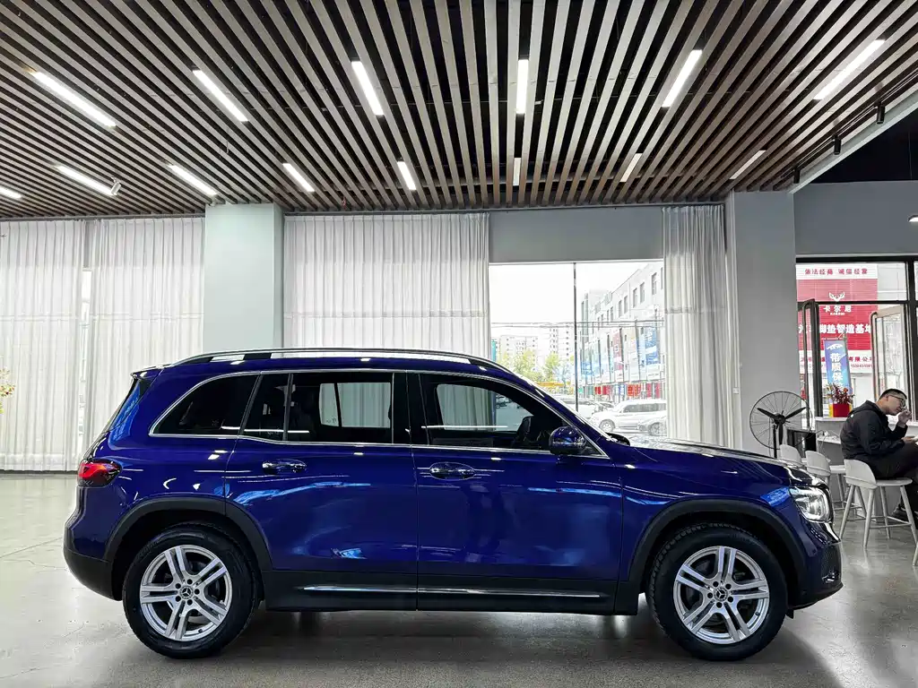 Mercedes-Benz GLB — миниатюра 18
