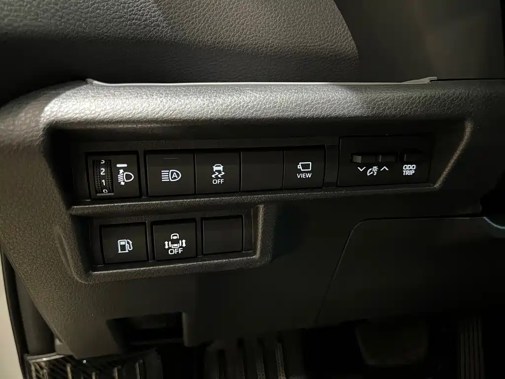 Toyota Granvia — миниатюра 8