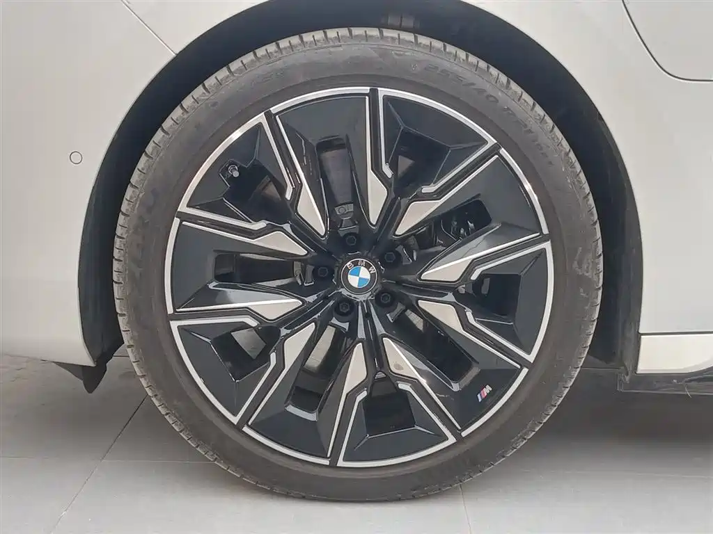 BMW I7 M70L