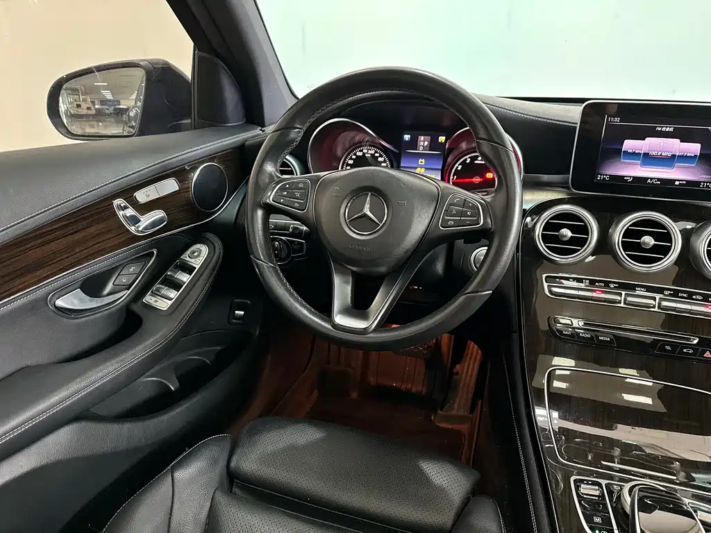 MERCEDES-BENZ GLC