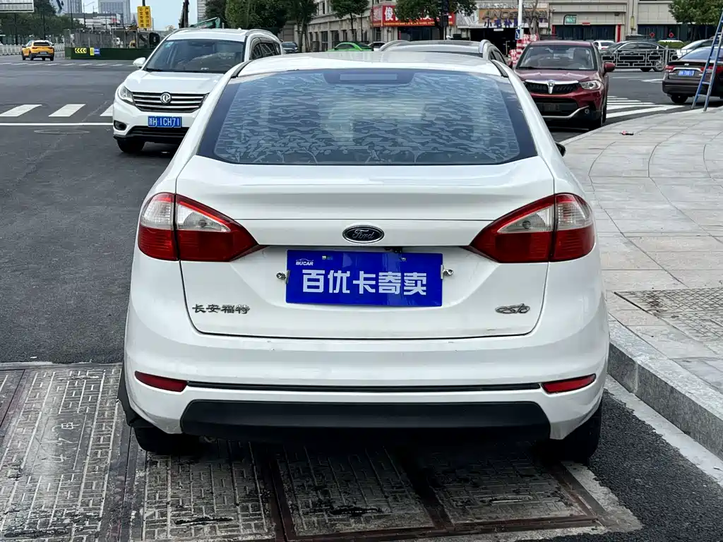 Ford Fiesta Sedan 1.5L Manual Elegant Type, фото 5