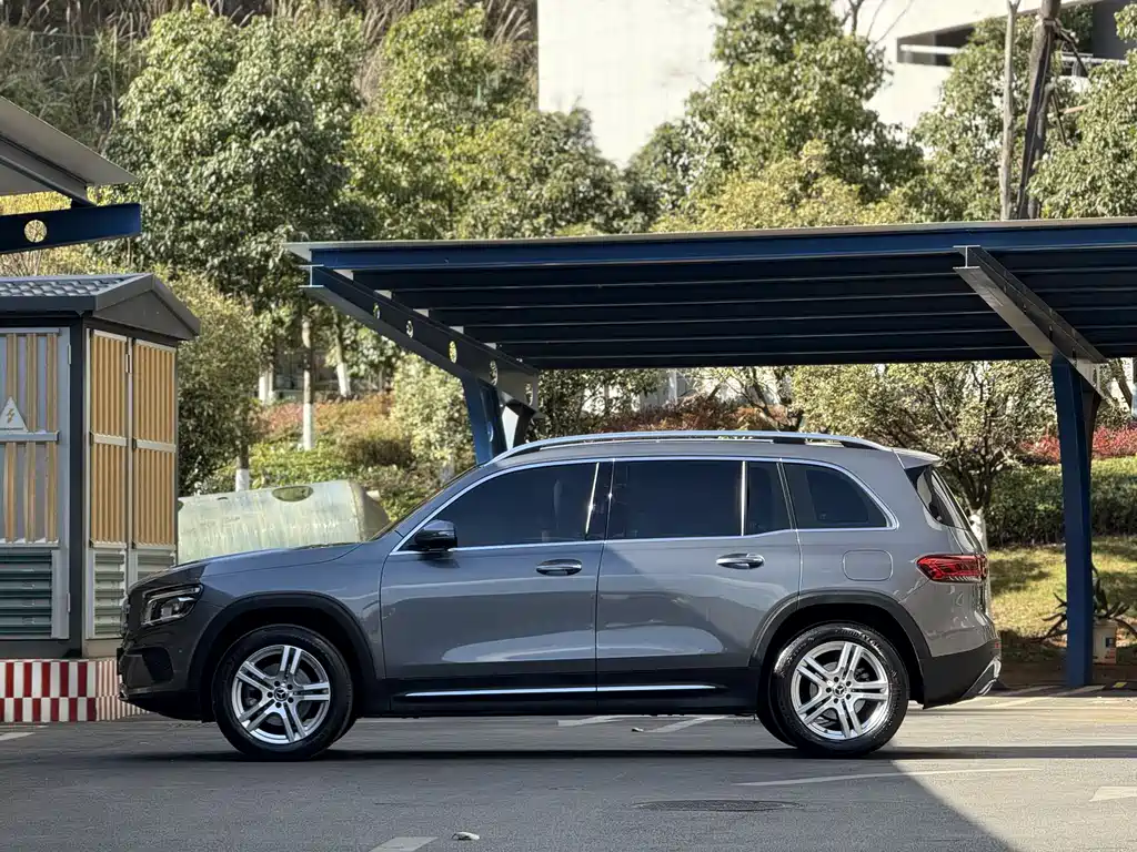 MERCEDES-BENZ GLB