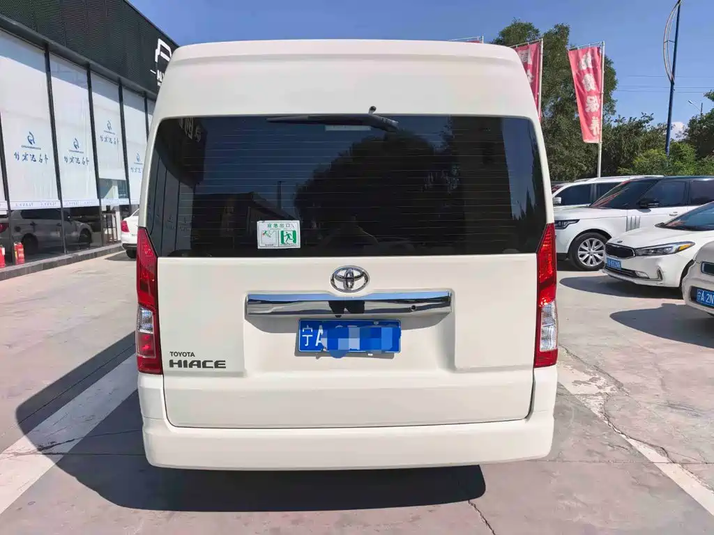 Toyota Hiace — миниатюра 5