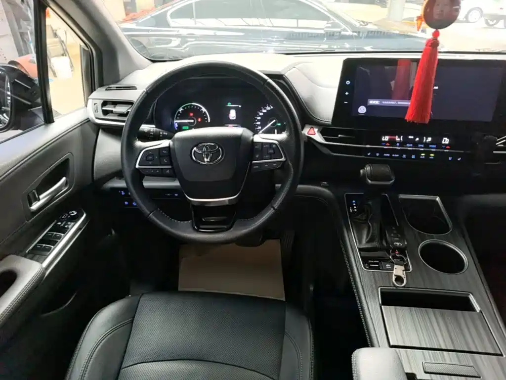 Toyota Sienna — миниатюра 11