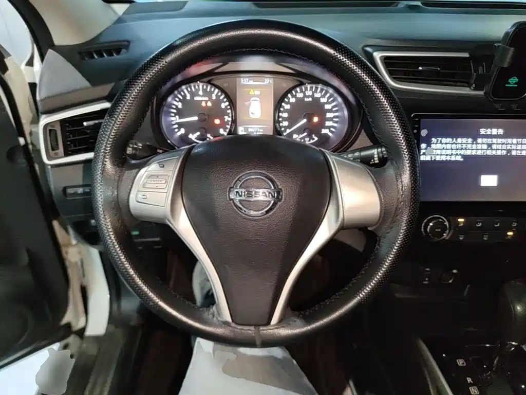 Nissan Qashqai — миниатюра 11
