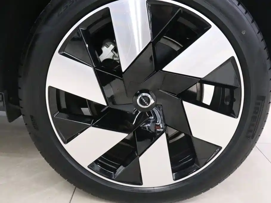 Volvo XC60 PHEV — миниатюра 17