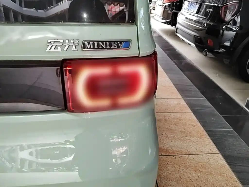 Wuling MINIEV — миниатюра 8