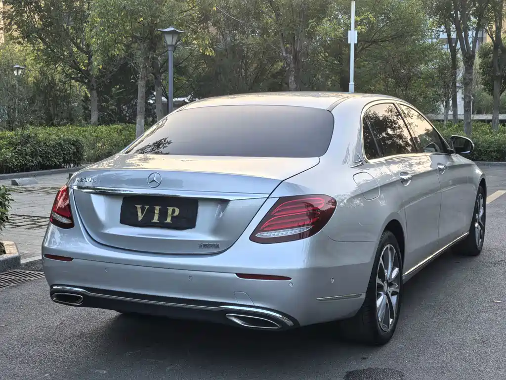 Mercedes-Benz E-Class — миниатюра 7