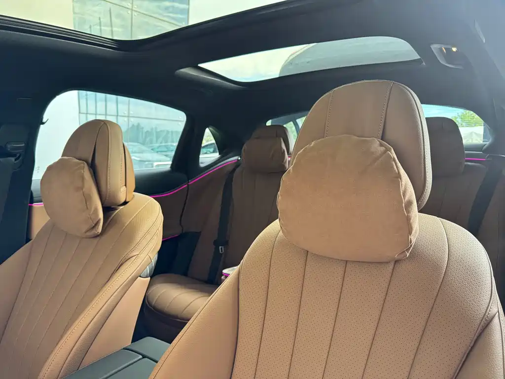 Mercedes-Benz E-Class — миниатюра 8