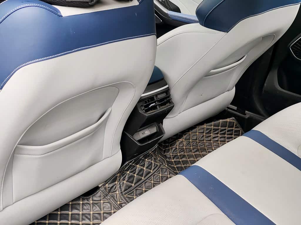 Geely Emgrand 1.5 л 2021 г. Серебристо-серый, пробег 48000 км