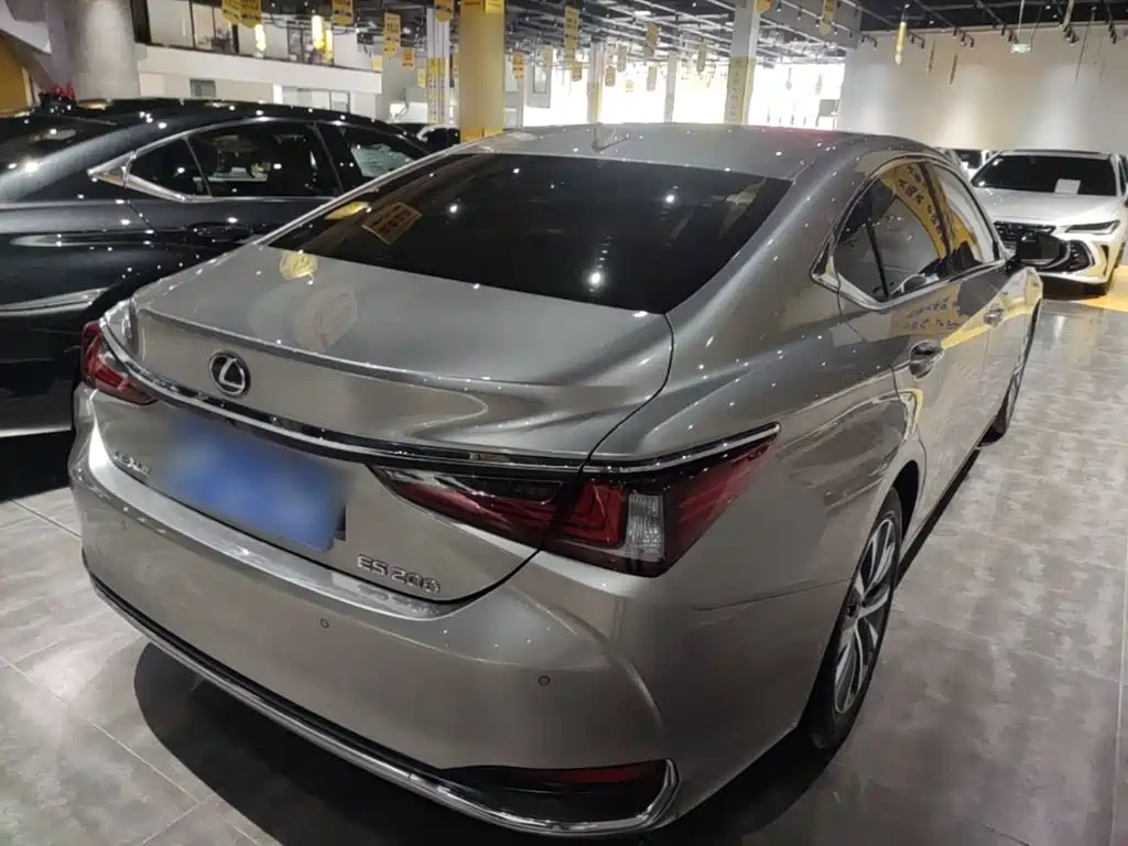 Lexus ES — миниатюра 7