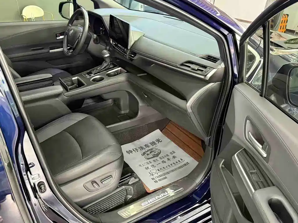 Toyota Sienna — миниатюра 4