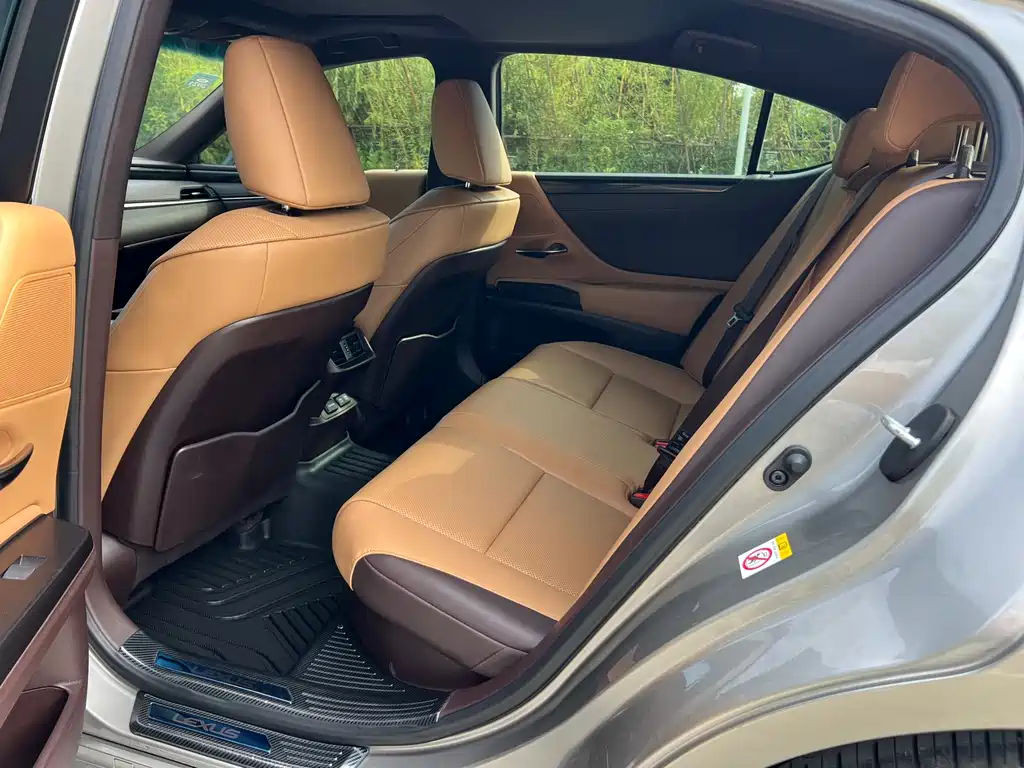 Lexus ES — миниатюра 6