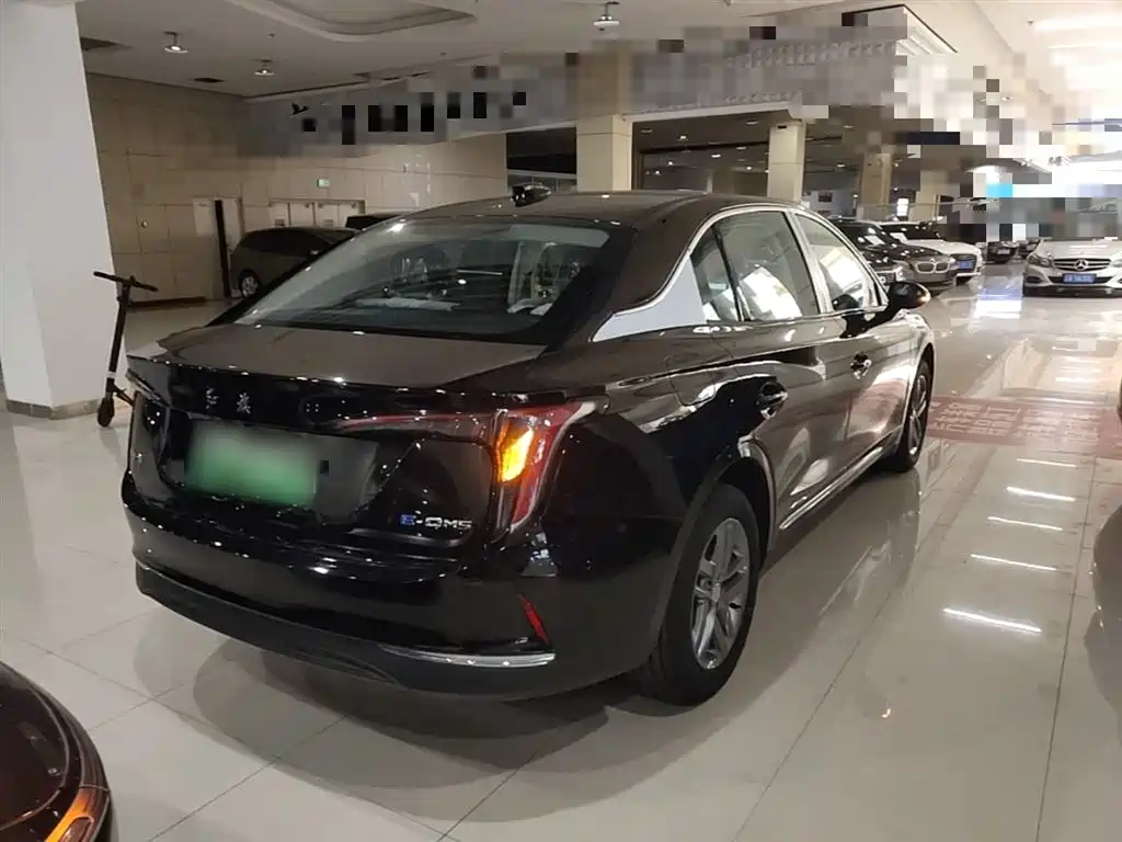 Hongqi E-QM5 2025 500km