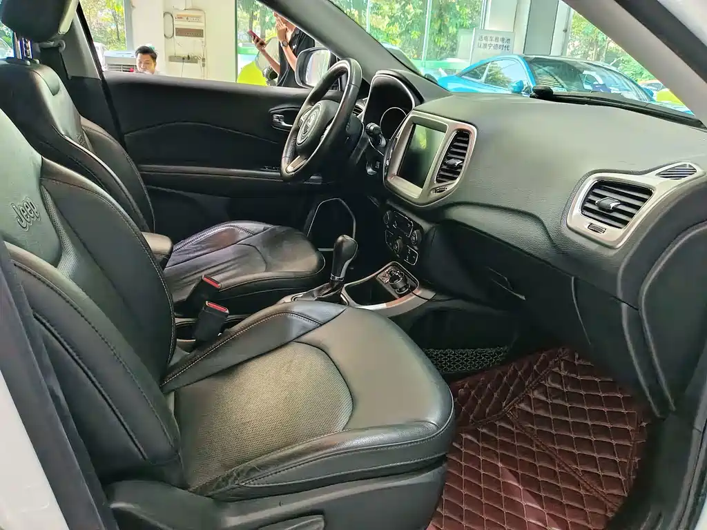 Jeep Compass — миниатюра 13