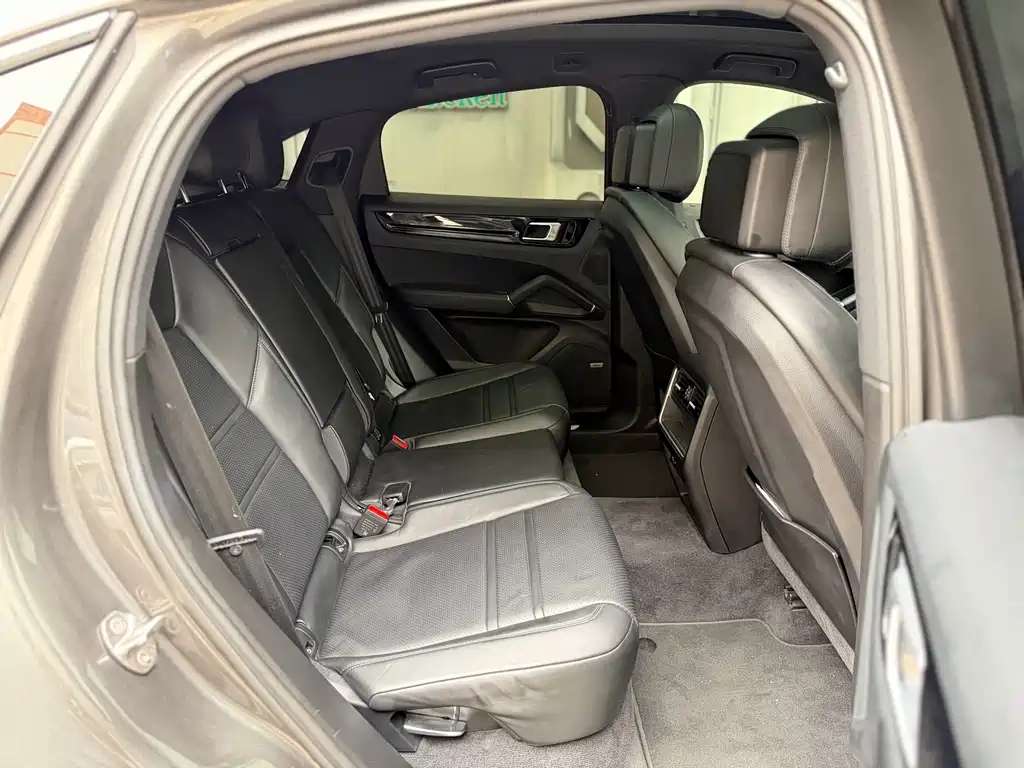 Porsche Cayenne Hybrid — миниатюра 8