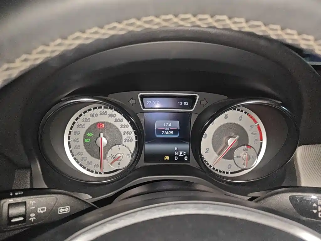 Mercedes-Benz GLA — миниатюра 12