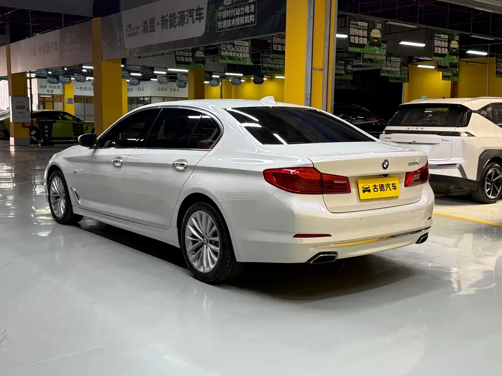 BMW 5 Series — миниатюра 7