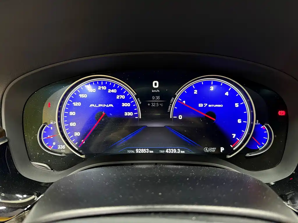 BMW 5 Series — миниатюра 21