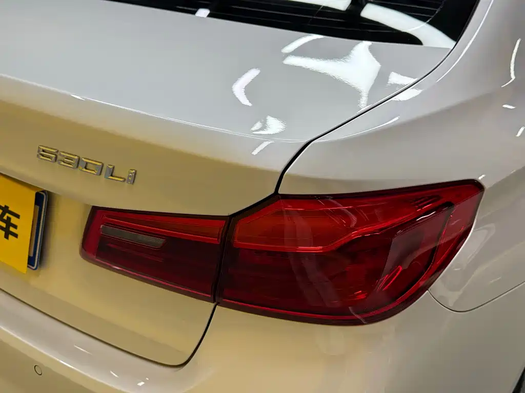 BMW 5 Series — миниатюра 26