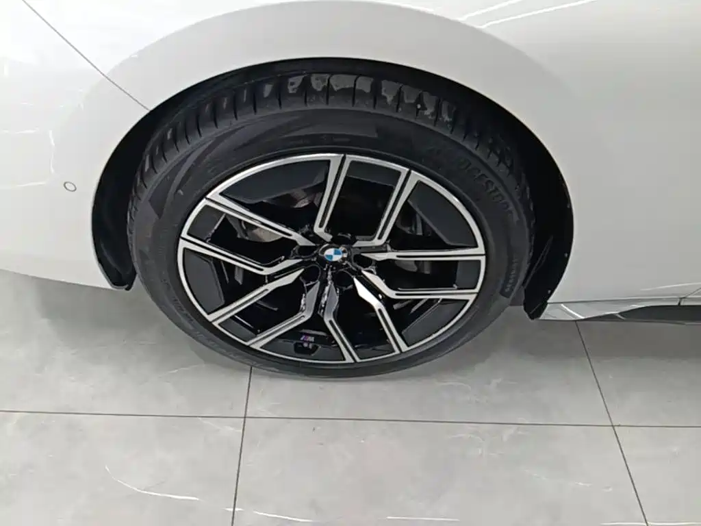 BMW 7 Series — миниатюра 23