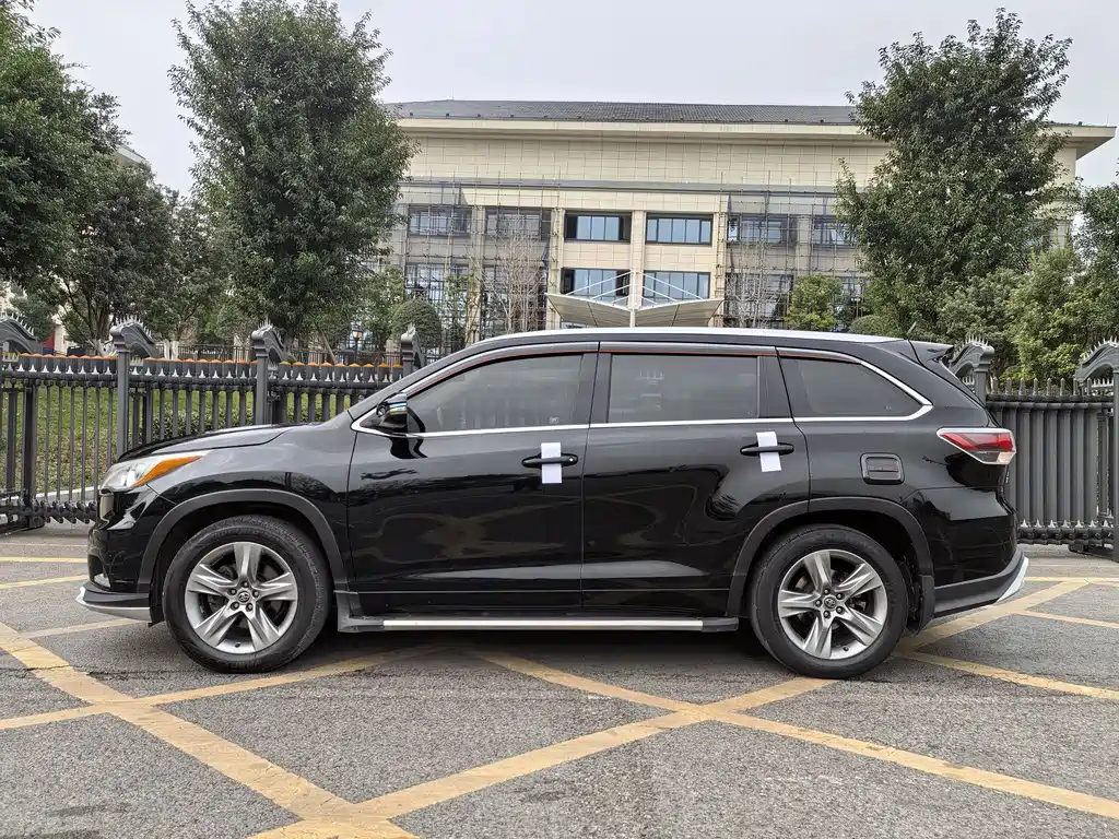 TOYOTA HIGHLANDER