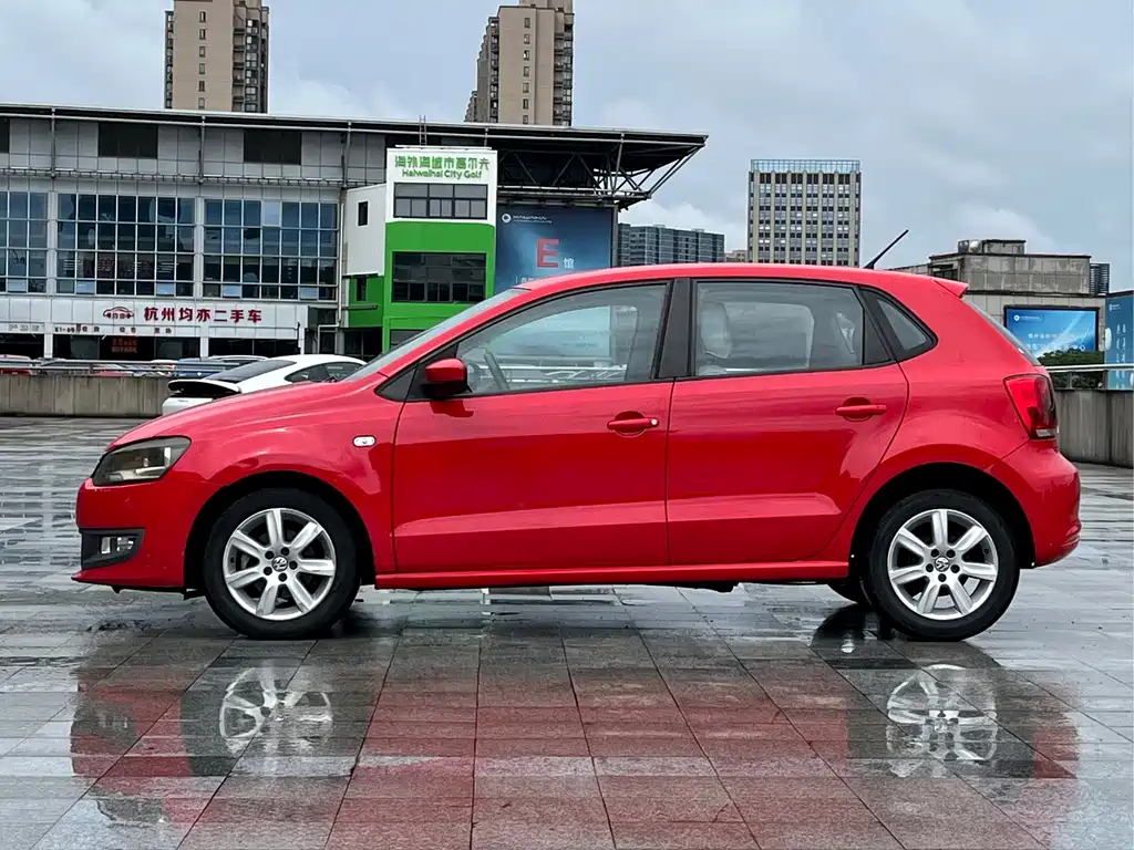 Volkswagen Polo 2013 1.4L AT Comfort