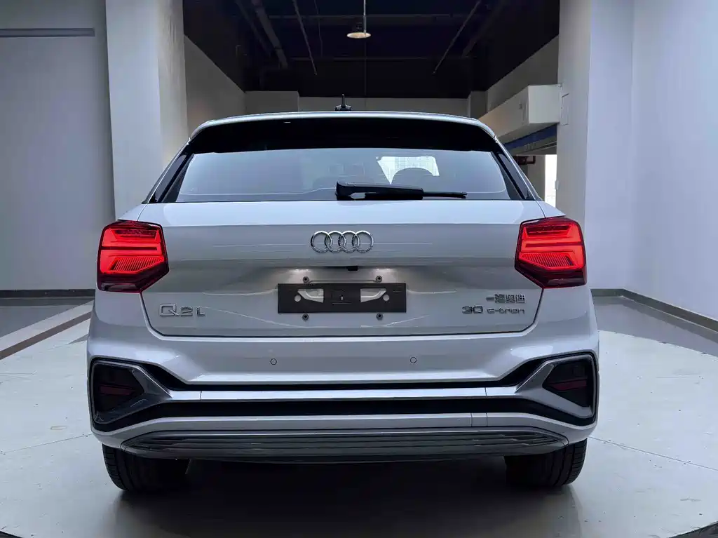 Audi Q2L e-tron — миниатюра 6