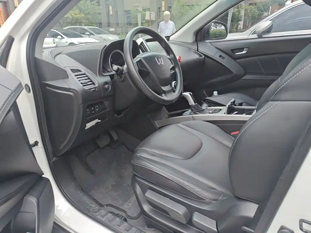 Luxgen U6 — миниатюра 14