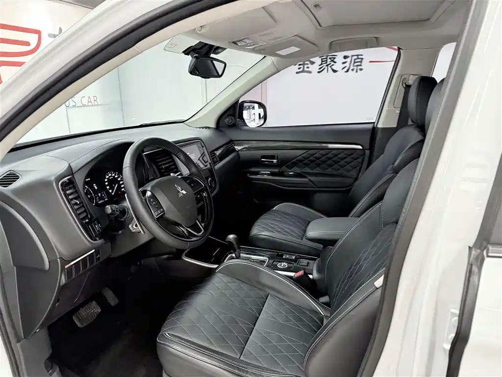 MITSUBISHI OUTLANDER