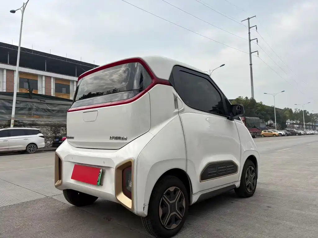 BAOJUN E200
