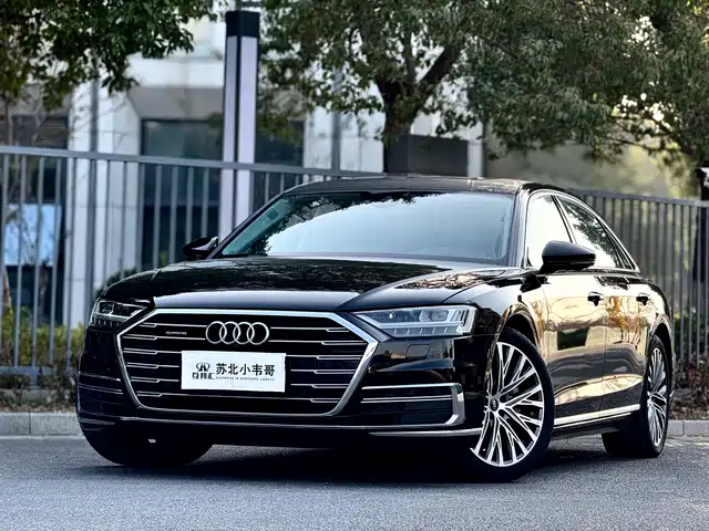AUDI A8